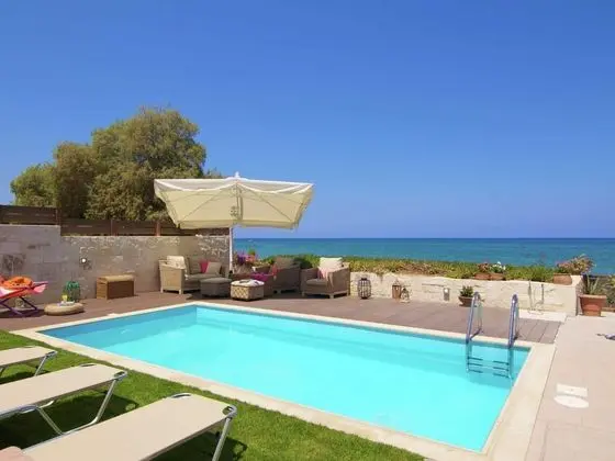 Beachfront Villa in Rethymno With a Private Pool and Garden - Öne Çıkan Resim