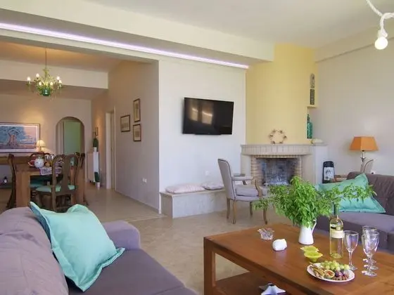 Beachfront Villa in Rethymno With a Private Pool and Garden - Yerinde Yemek