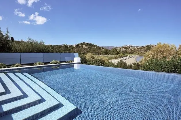 Beachfront Rock Sand Villa With Heated Pool bbq - Oda