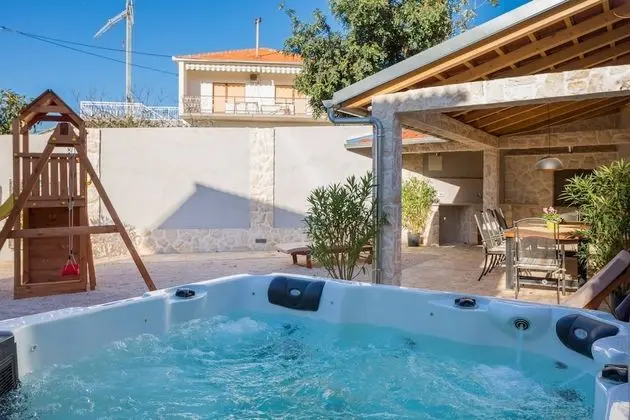 Beachfront Villa Seashell with Pool - Havuz