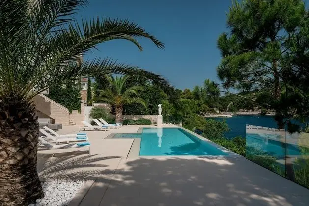 Beachfront Villa Seven Sins with Pool - Havuz