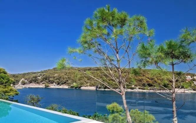 Beachfront Villa Seven Sins with Pool - Plaj