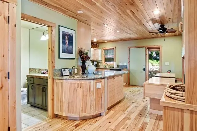 Beachfront Ski Cabin - Mutfak