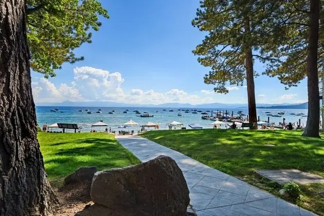 Beachfront Ski Cabin - Plaj