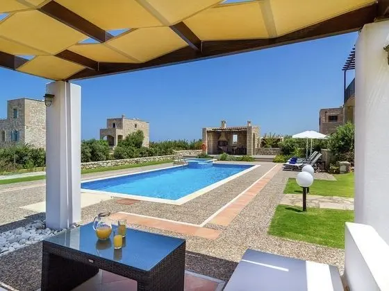 Beachfront Stone Villa With Private Pool, 30m to the Ocean, BBQ & Hydromassage in Kids Pool - Havuz