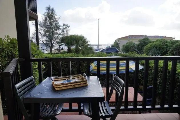 Beachfront Three Room Apartment With Garden Ostrica