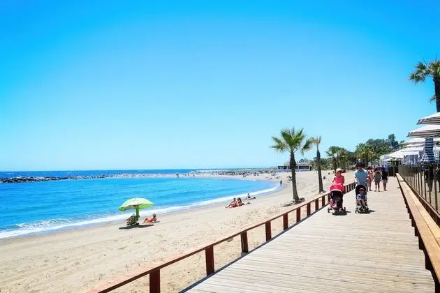 Beachfront Urb. Luxury Apartment 1 - Plaj