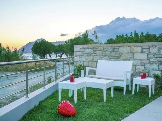 Beachfront, Walk to Amenities & Amazing Sea Views at Irida House in Plakias Village at South Crete - Dış Mekan