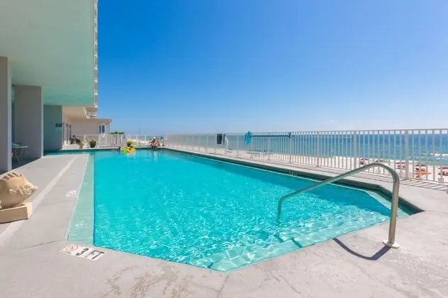 Beachfront Windemere Condos by Hosteeva - Havuz