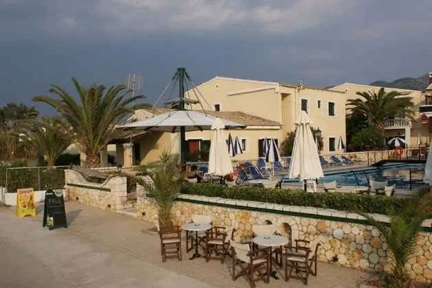 BeachFrontSalvanos - Plaj