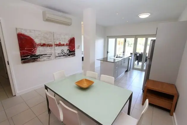 Beachside Apartment 5 - Oda Düzeni