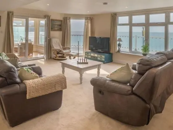 Beachside Apartment On The Beach - Öne Çıkan Resim