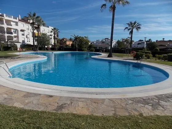 Beachside Apartment Near Puerto Banus - Havuz