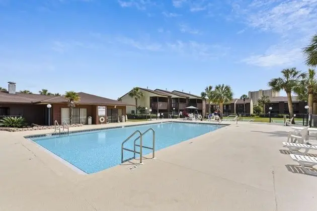 Beachwalk by Book That Condo - Havuz