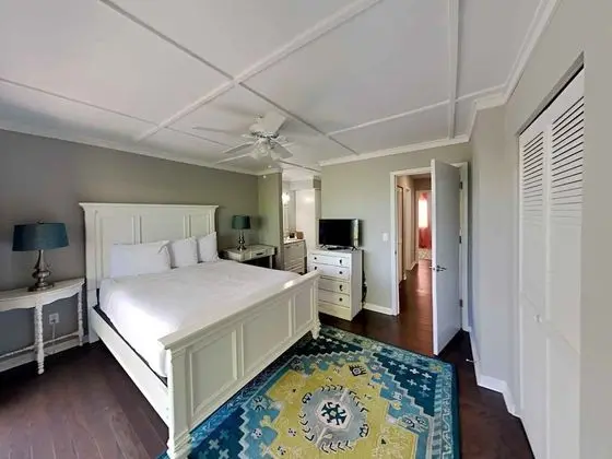 Beachwalk Condominiums #7F - Oda
