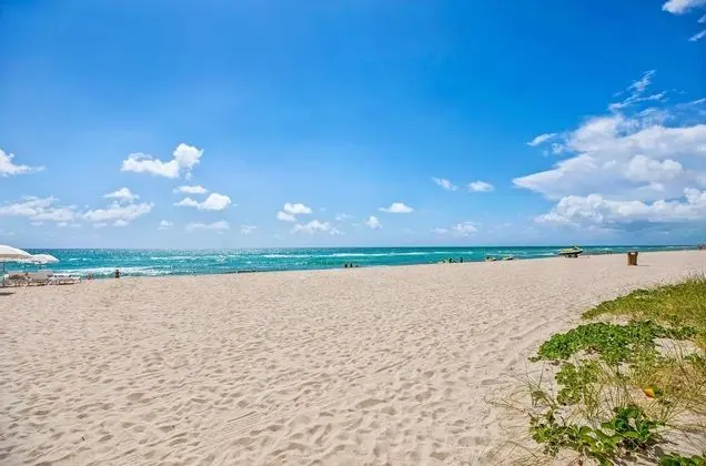 Beachwalk Resort - Plaj