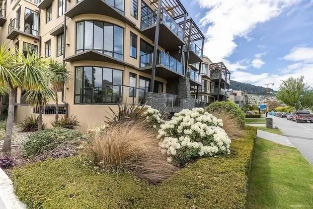 The Beacon - 2 Bedroom Town Center Apartment