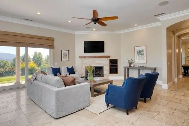 Bear Bridge by Avantstay Hilltop Haven in Temecula w/ Views, Putting Green & Hot Tub - İç Mekan
