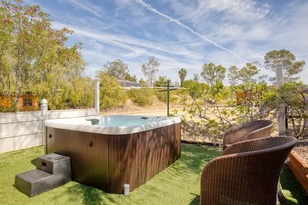 Bear Bridge by Avantstay Hilltop Haven in Temecula w/ Views, Putting Green & Hot Tub - İç Mekan
