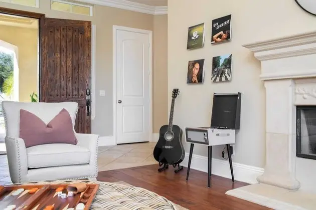 Bear Bridge by Avantstay Hilltop Haven in Temecula w/ Views, Putting Green & Hot Tub - İç Mekan