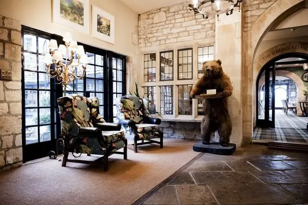 The Bear of Rodborough Hotel - Lobi