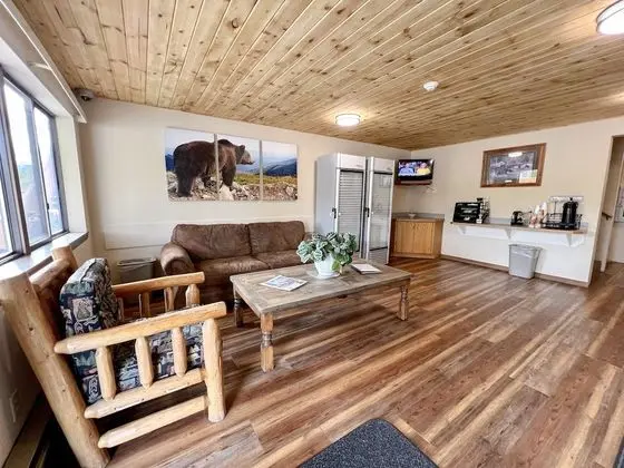 Beartooth Hideaway Inn and Cabins - Lobi