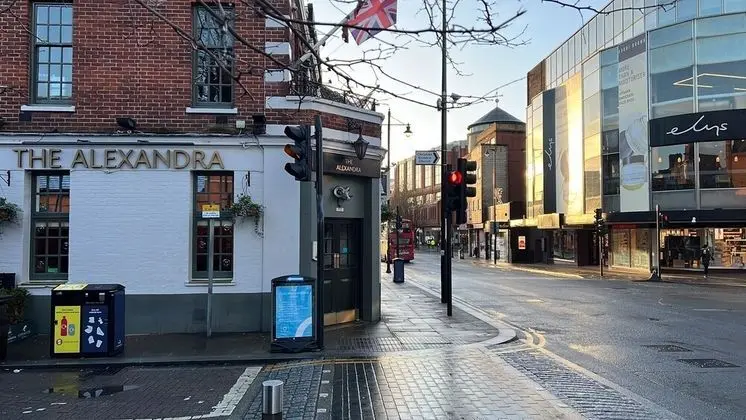 Beautiful 1-bed Apartment in Wimbledon- London - Dış Mekan