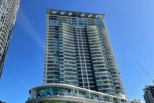 Beautiful 1 Bedroom Gold Coast Retreat With Free Parking