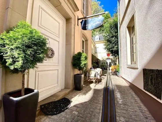 Beautiful 1BR Apt w View Historic Town - Dış Mekan