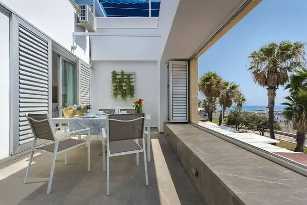 Beautiful 2 Bd House With Terrace & Views to the Beach Pedregalejo