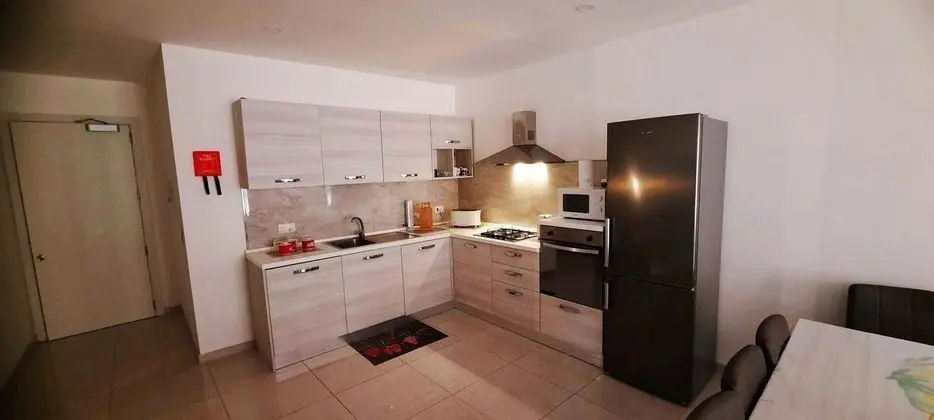 Beautiful 2 Bed Apartment in Għajnsielem - Mutfak