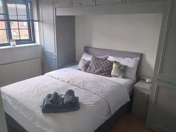 Beautiful 2-bed House in Bolton With Free Parking - Oda