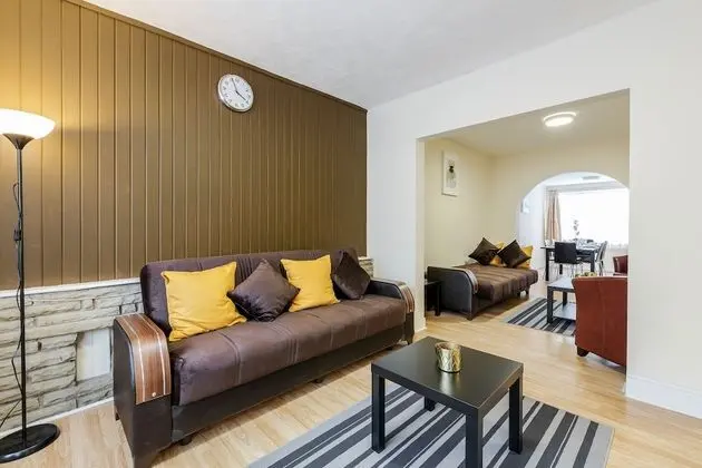 Beautiful 2-bed House in Quiet Cul-de-sac - Öne Çıkan Resim