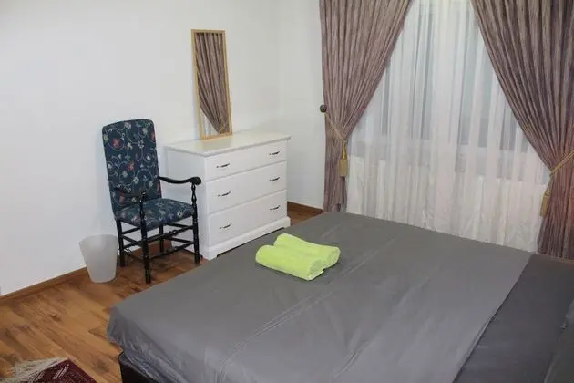 Beautiful 2 BR Apt Quiet & Private - Oda