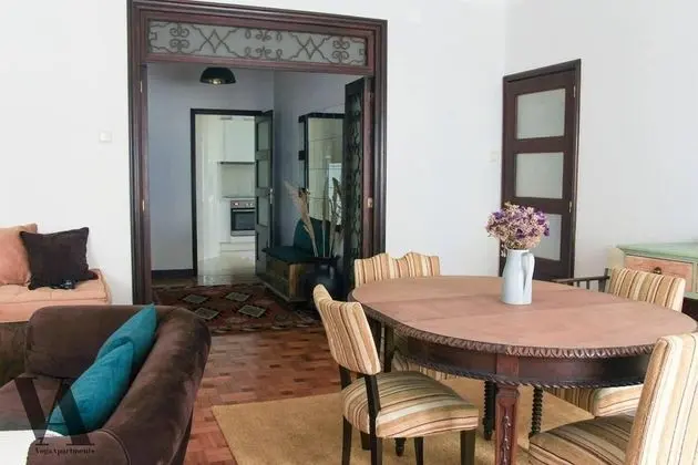Beautiful 3-bed Apartment in Porto, Portugal - Oda Düzeni