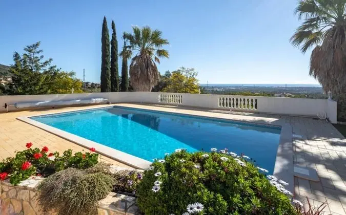 Beautiful 3-bed Villa in Faro Spool & Seaview - Havuz