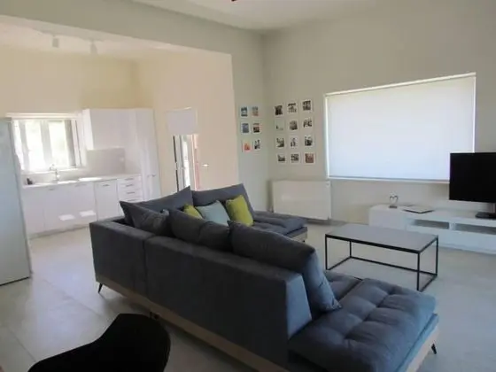Beautiful 3-bed House in Chania With Garden