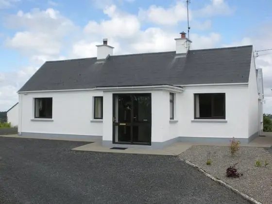 Beautiful 3-bed House in Knock