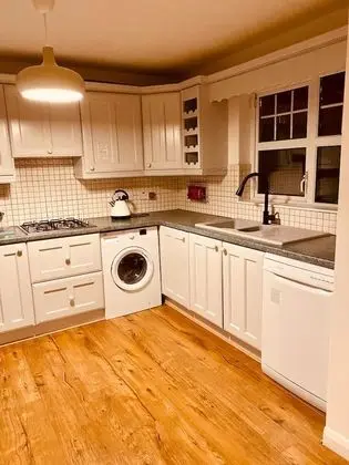 Beautiful 3-bed House in Londonderry - Mutfak