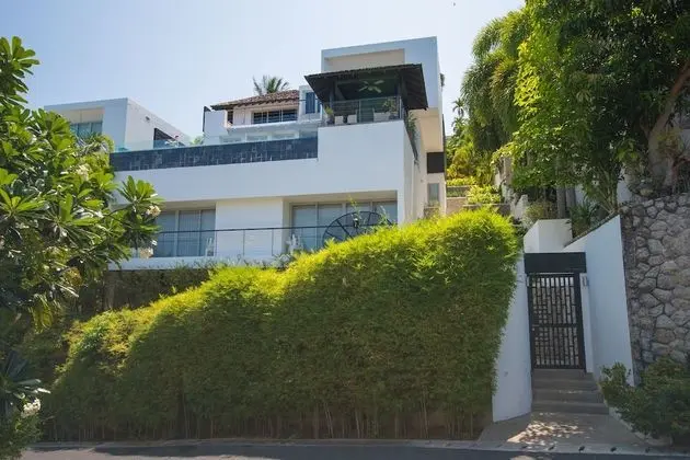 Beautiful 3-Bedroom Villa at Surin Beach - Dış Mekan