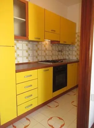 Beautiful 3 Room Apartment With Large Terrace AC in a Great Location by Beahost - İç Mekan