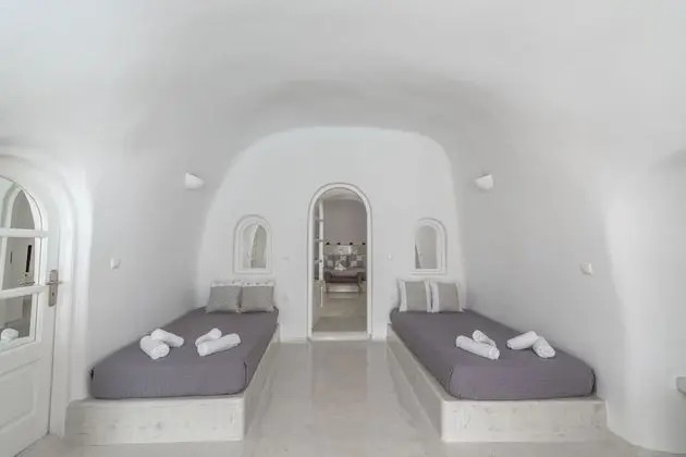 Beautiful 4-bed Cave House Near Fira, Private Pool - Oda