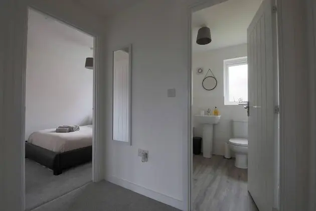 Beautiful 4-bed House 15 Mins to Cardiff & Newport
