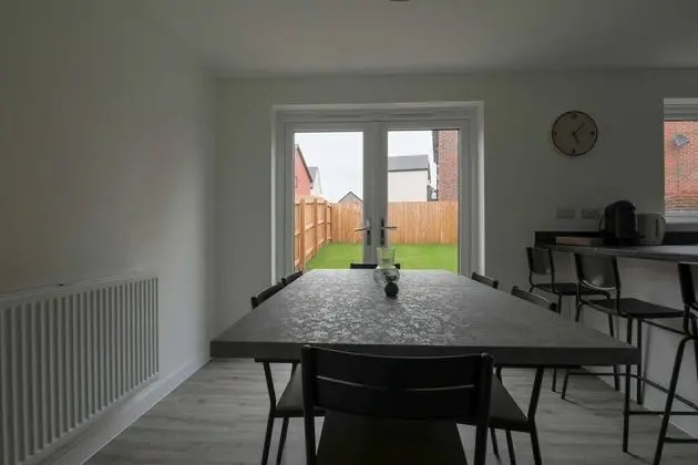 Beautiful 4-bed House 15 Mins to Cardiff & Newport - Yerinde Yemek