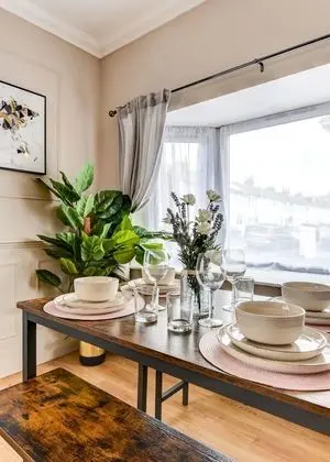 Beautiful 4 Bed House, 3 Minutes to Sea, Sleeps 8 - Yerinde Yemek