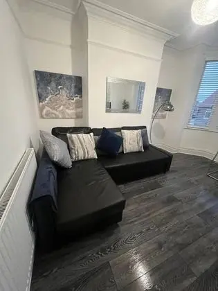 Beautiful 4-bed House in Luton