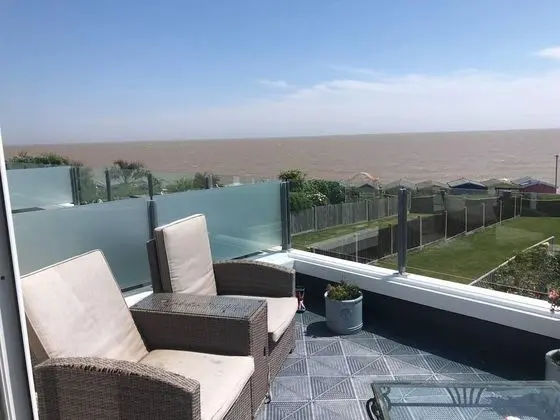 Beautiful 4-bed House in Walton on the Naze - Öne Çıkan Resim