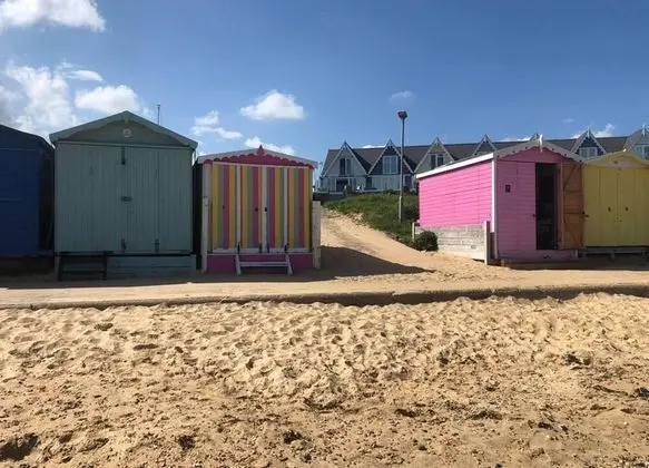 Beautiful 4-bed House in Walton on the Naze - Plaj