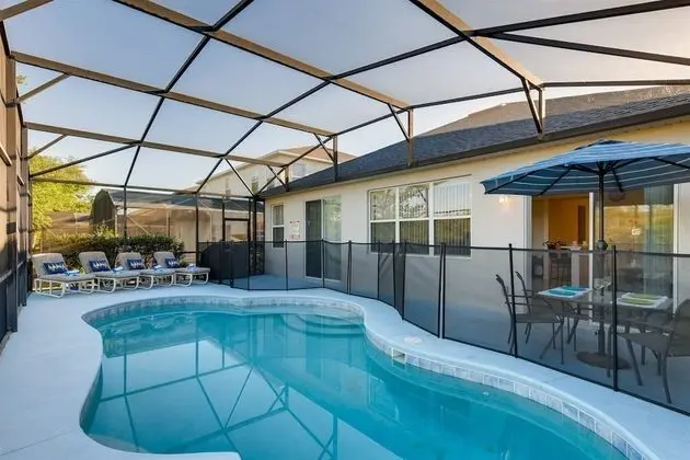 Beautiful 4 Bedroom 3 Bath Home With Private Pool Backing up to Nature Preserve - 504 - Havuz