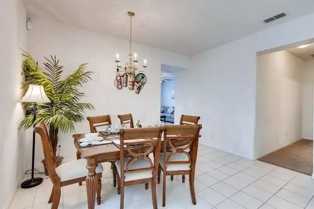 Beautiful 4 Bedroom 3 Bath Home With Private Pool Backing up to Nature Preserve - 504 - Mutfak